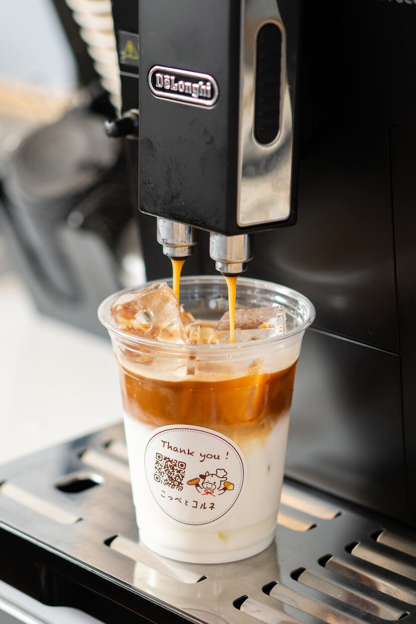 エスプレッソマシンで抽出したドリンク